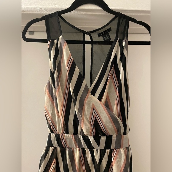 UK2LA Black, cream and blush Design open back Dress Size Small - Picture 7 of 9